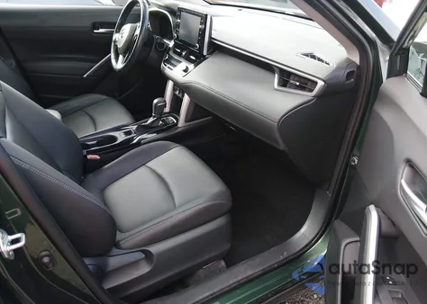 2022 Toyota Corolla Cross Xle z USA, uszkodzony, nr VIN 7MUDAAAG3NV027641